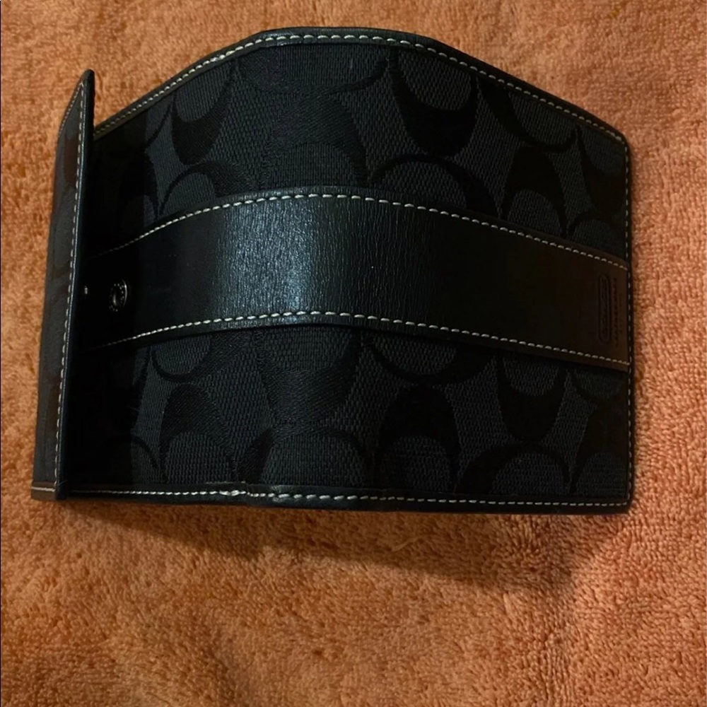 Coach purse and wallet set excellent condition - Picture 3 of 5